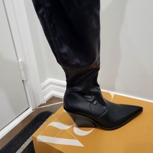 Low Heeled Blk Thigh High Boots